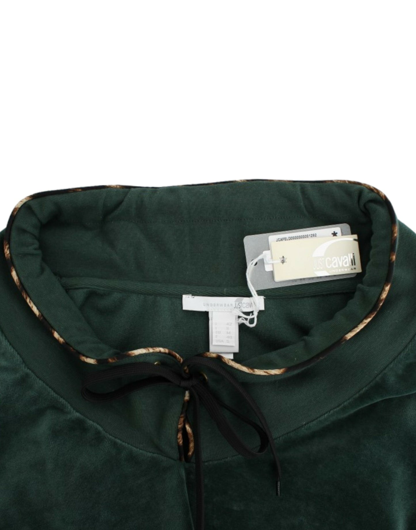 Elegante suéter verde con detalle de diamantes de imitación