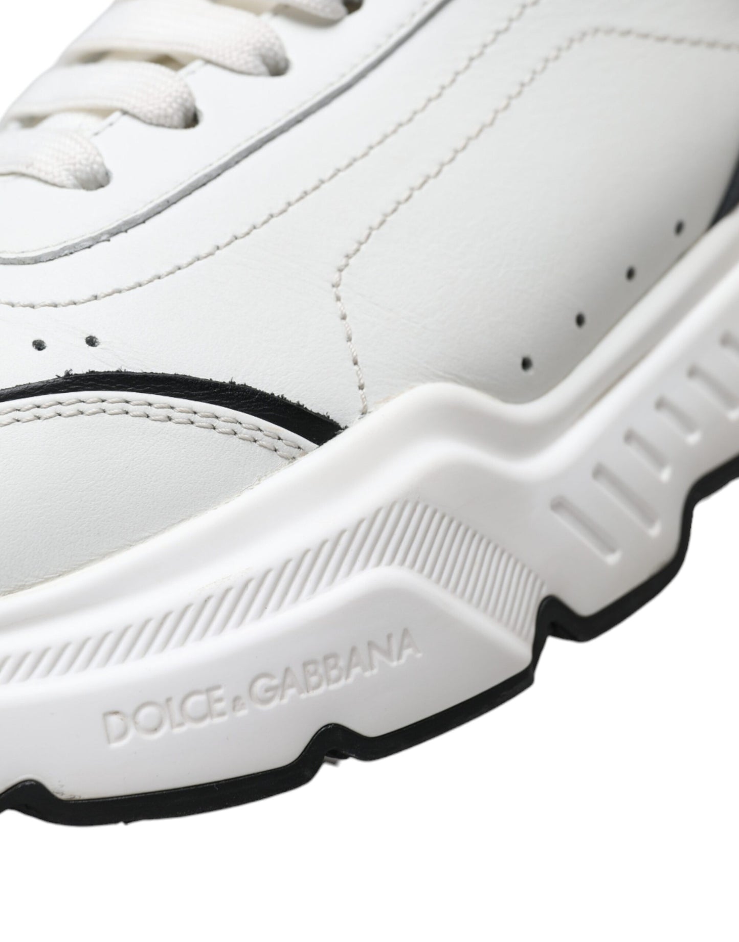 Elegantes zapatillas Daymaster de piel en blanco y negro