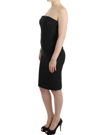 Elegante vestido gris sin tirantes con detalles dorados