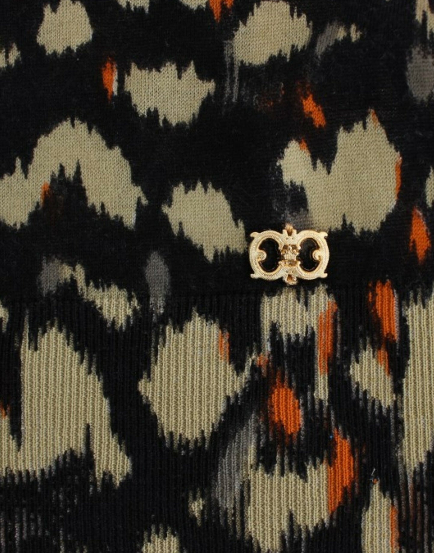 Elegante jersey de lana multicolor con cuello en V
