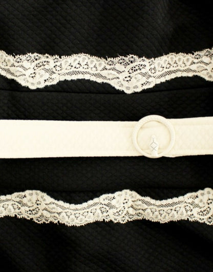 Elegante vestido de encaje en negro y beige