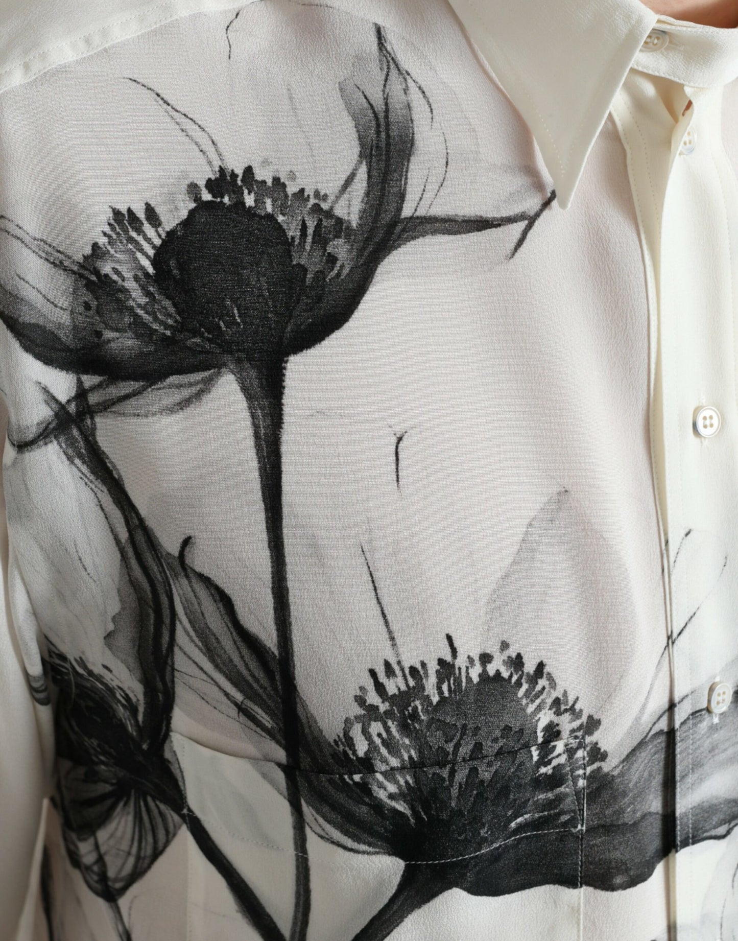 Camisa elegante de seda floral