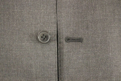 Elegante chaleco formal de lana gris