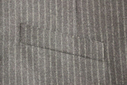 Elegante chaleco de lana a rayas grises