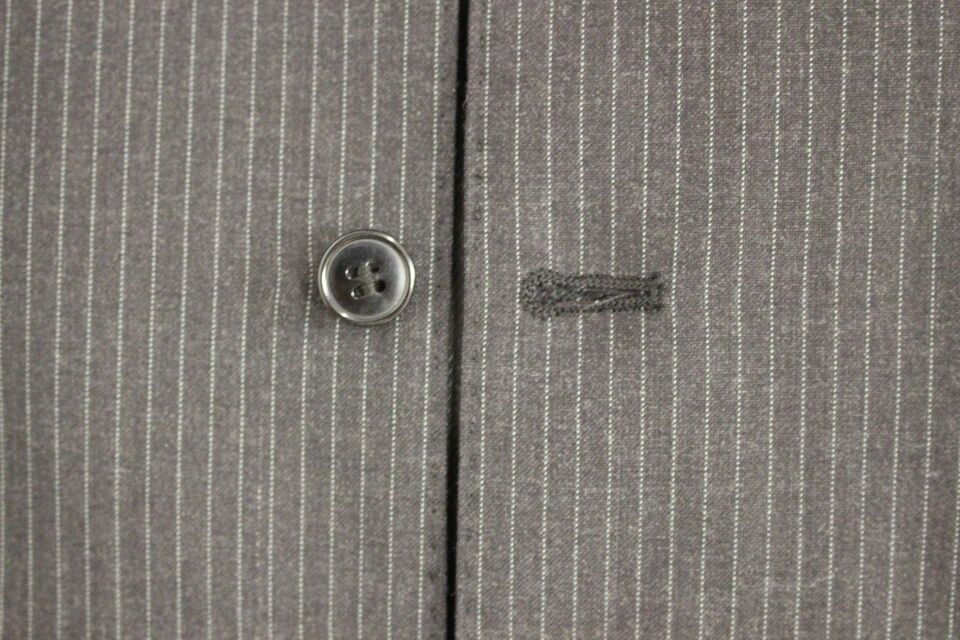 Elegante chaleco de vestir a rayas grises