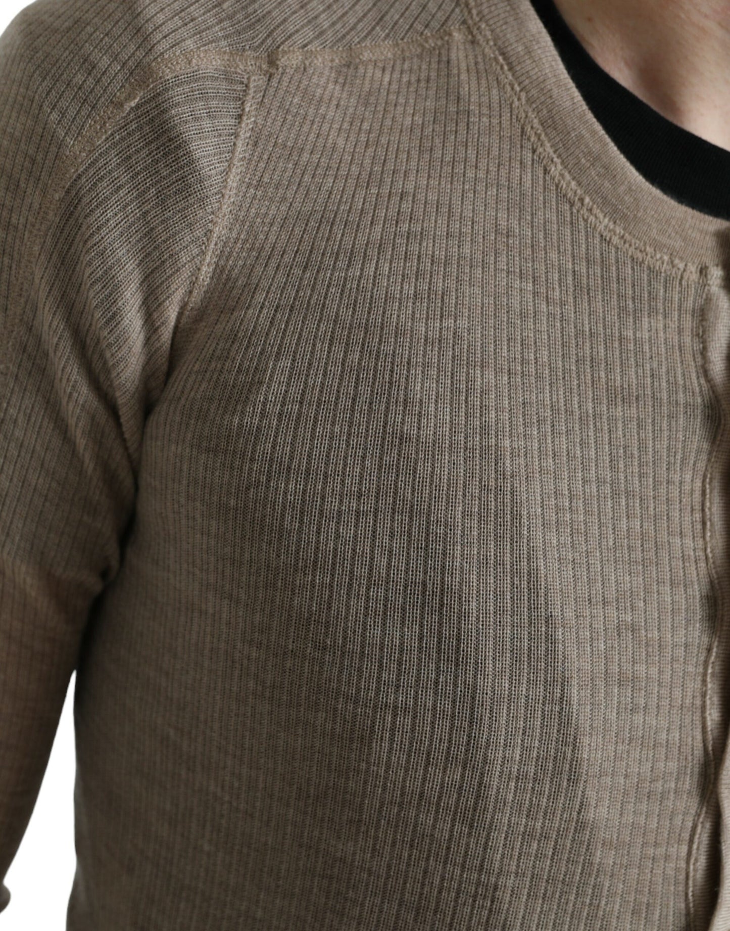 Elegante suéter de cachemira Henley beige