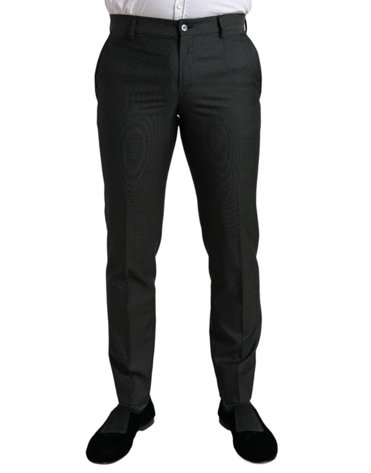Elegantes pantalones de vestir ajustados en gris oscuro