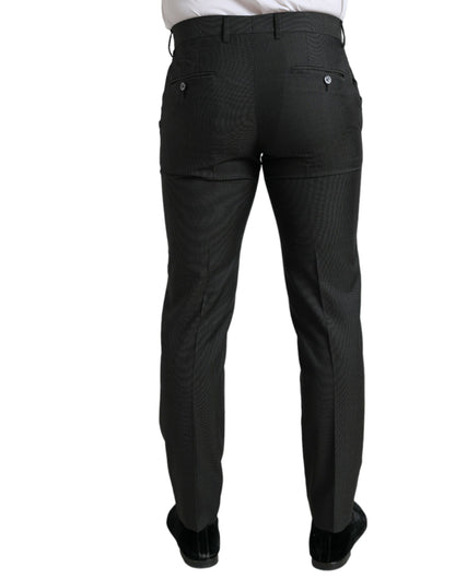 Elegantes pantalones de vestir ajustados en gris oscuro