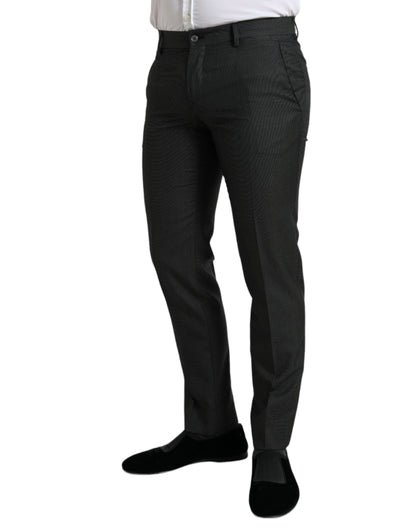Elegantes pantalones de vestir ajustados en gris oscuro