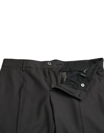 Elegantes pantalones de vestir ajustados en gris oscuro
