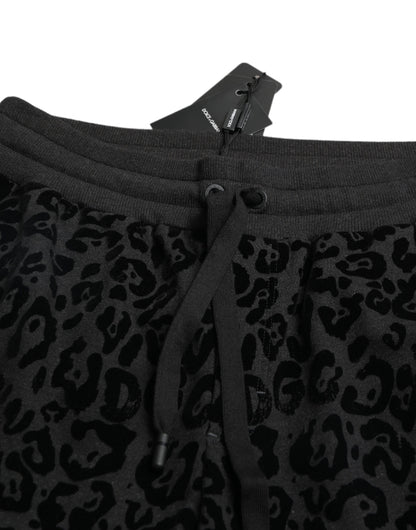 Elegantes joggers de leopardo para hombre