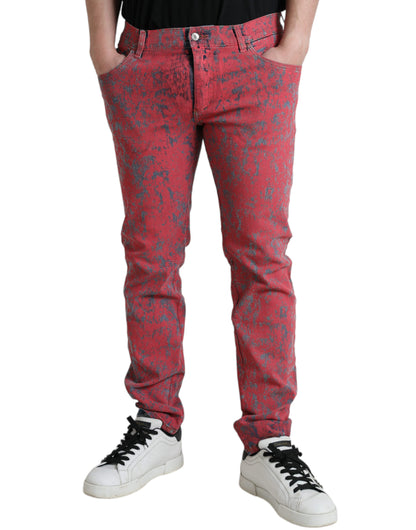 Vaqueros ajustados con efecto tie-dye rojo
