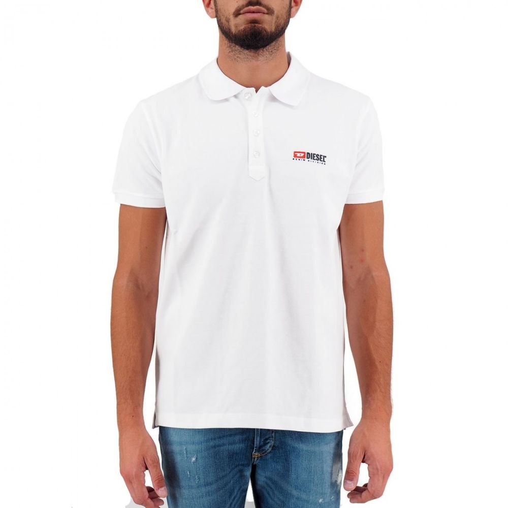 Elegante polo de algodón blanco con logotipo en contraste