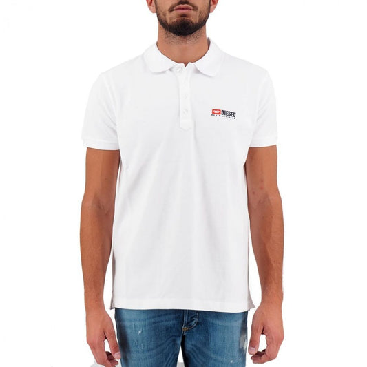 Elegante polo de algodón blanco con logotipo en contraste