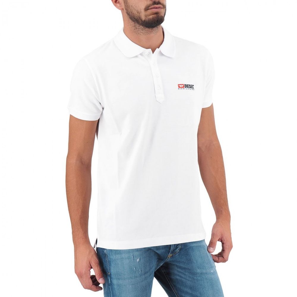 Elegante polo de algodón blanco con logotipo en contraste