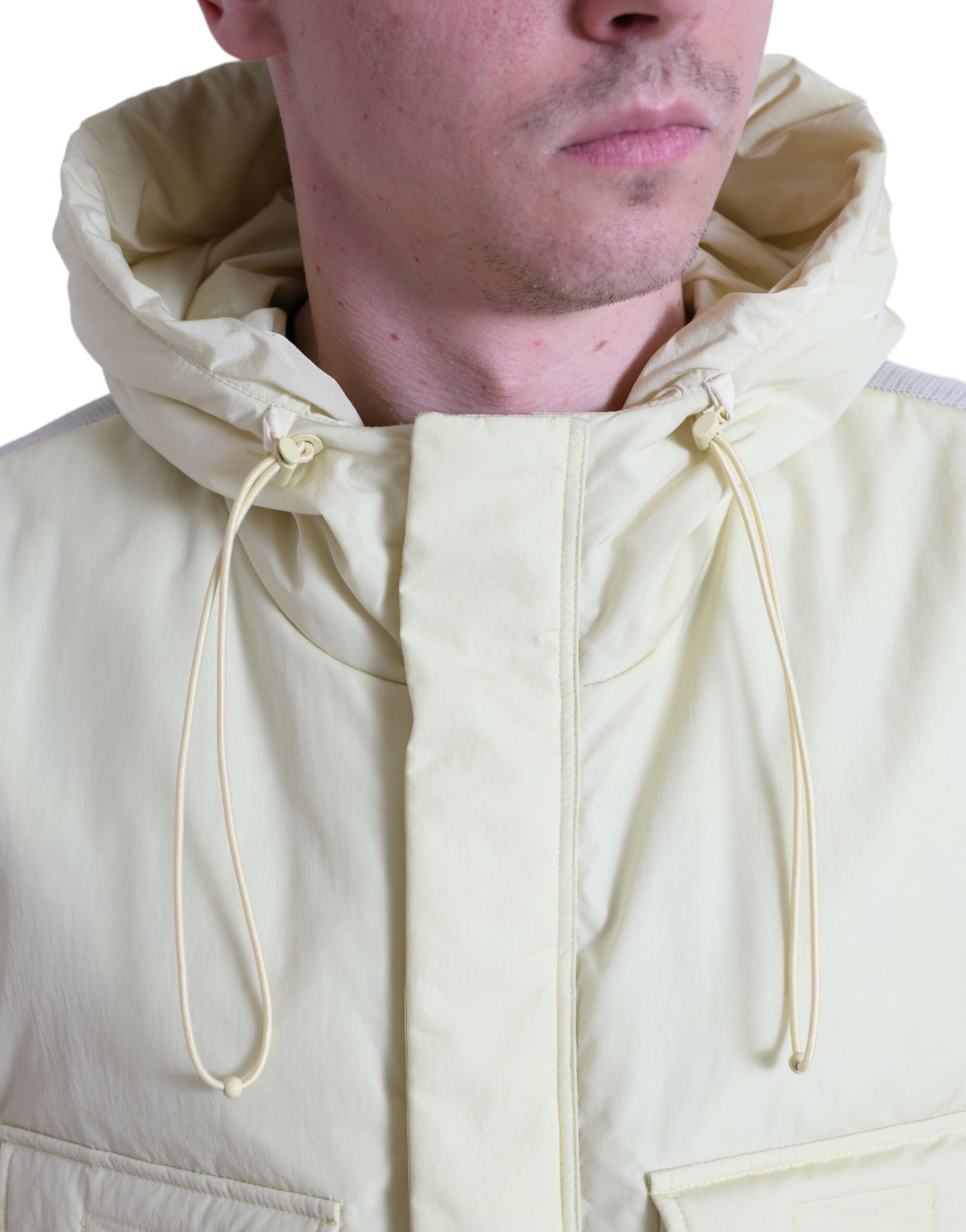 Chaqueta chaleco con capucha amarillo sol