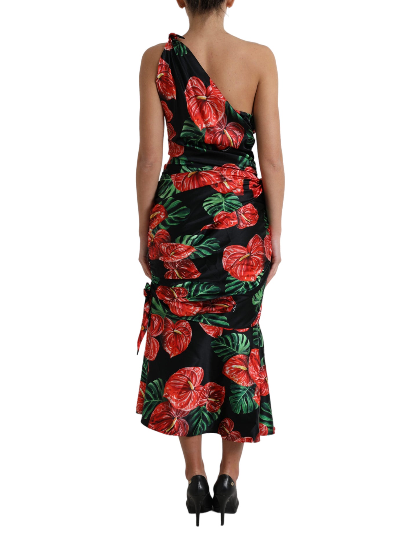 Vestido drapeado de seda con elegancia tropical