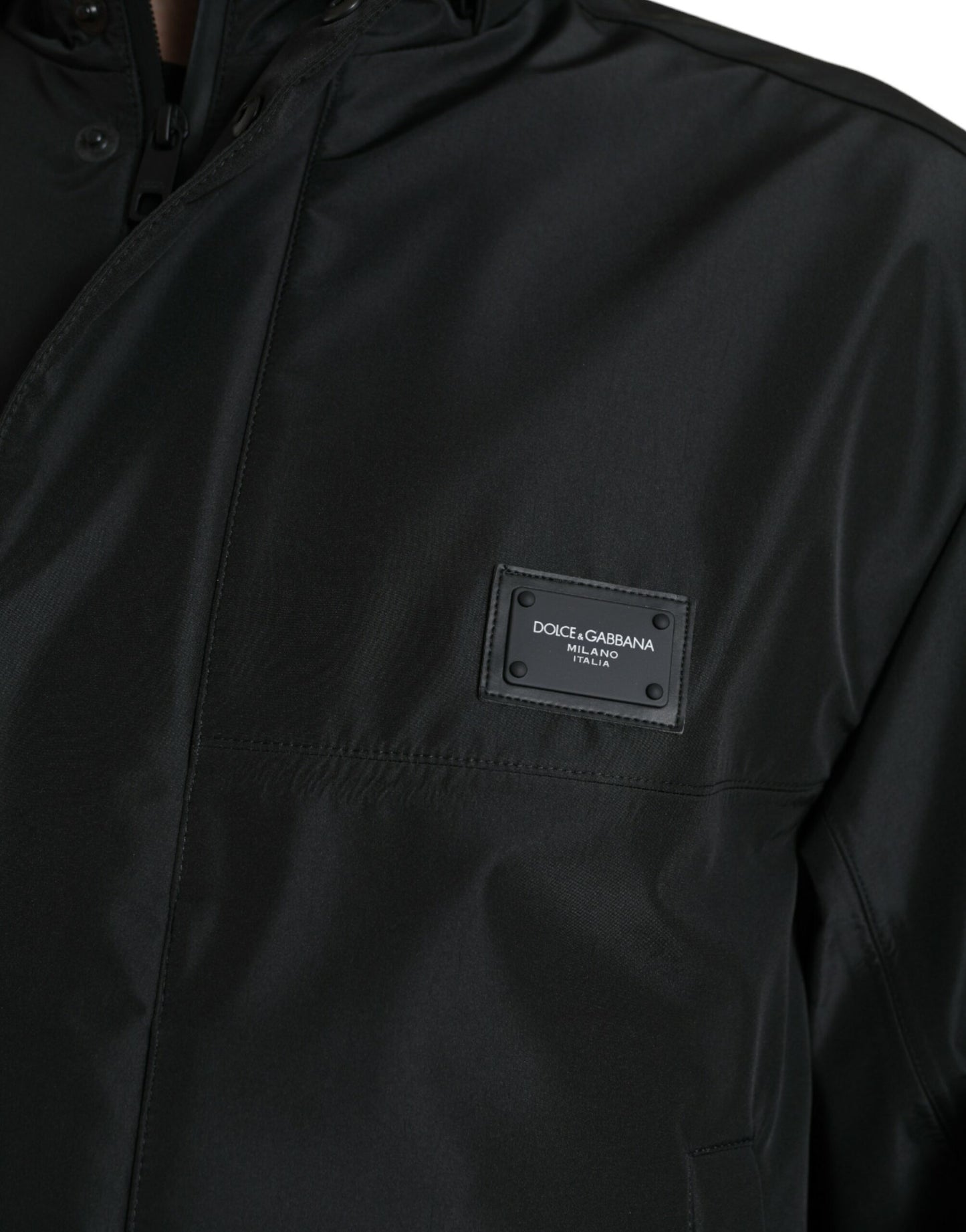 Chaqueta cortavientos negra elegante