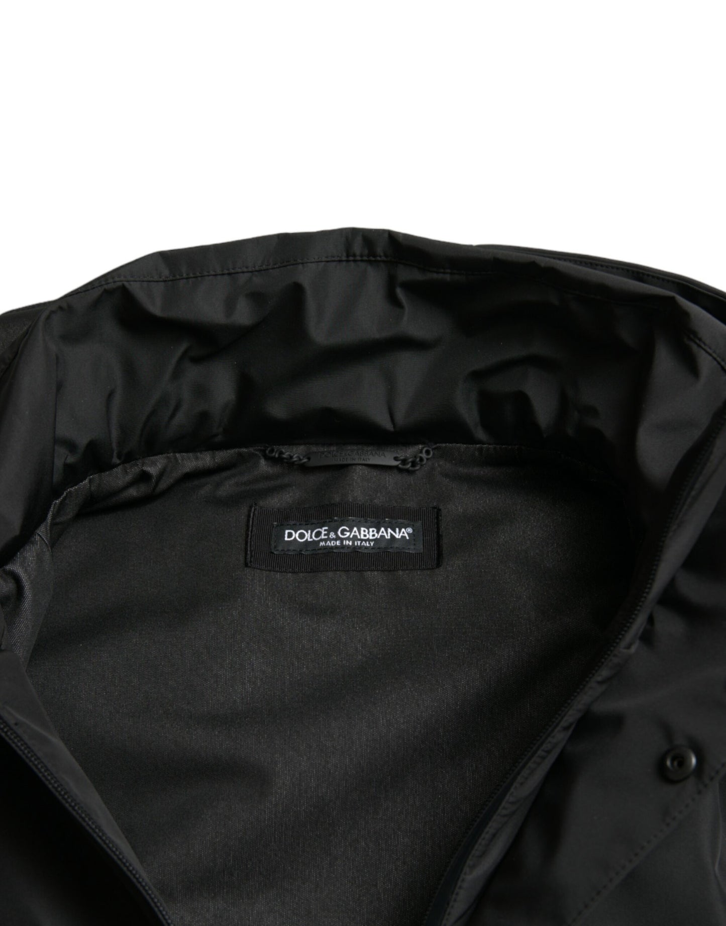 Chaqueta cortavientos negra elegante