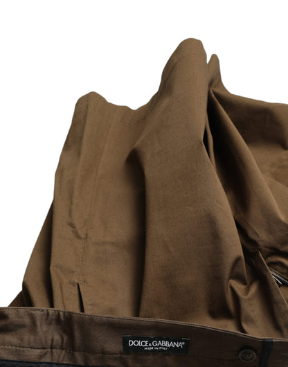 Bermudas marrones elegantes con detalle de logotipo