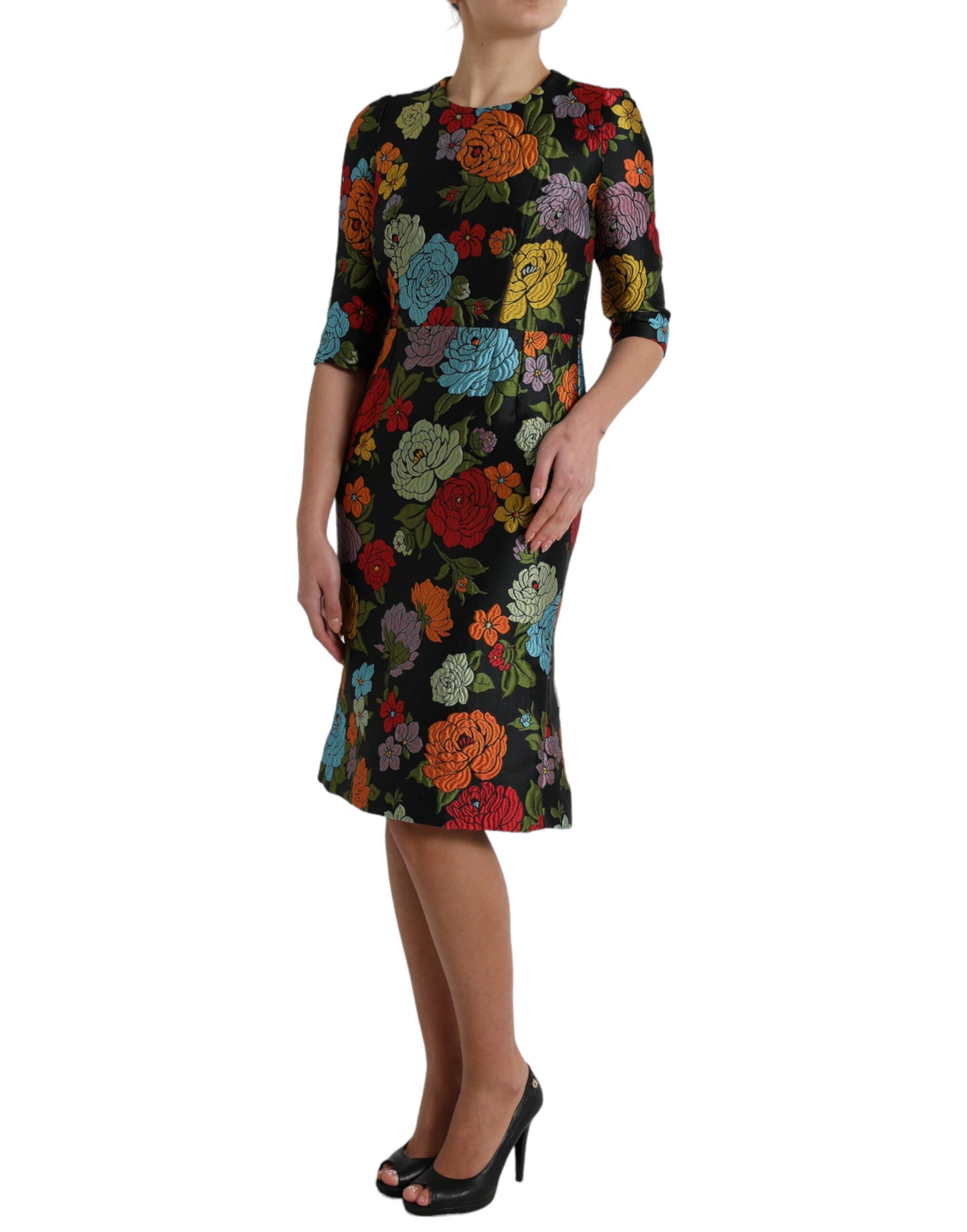 Elegante vestido tubo con bordado floral