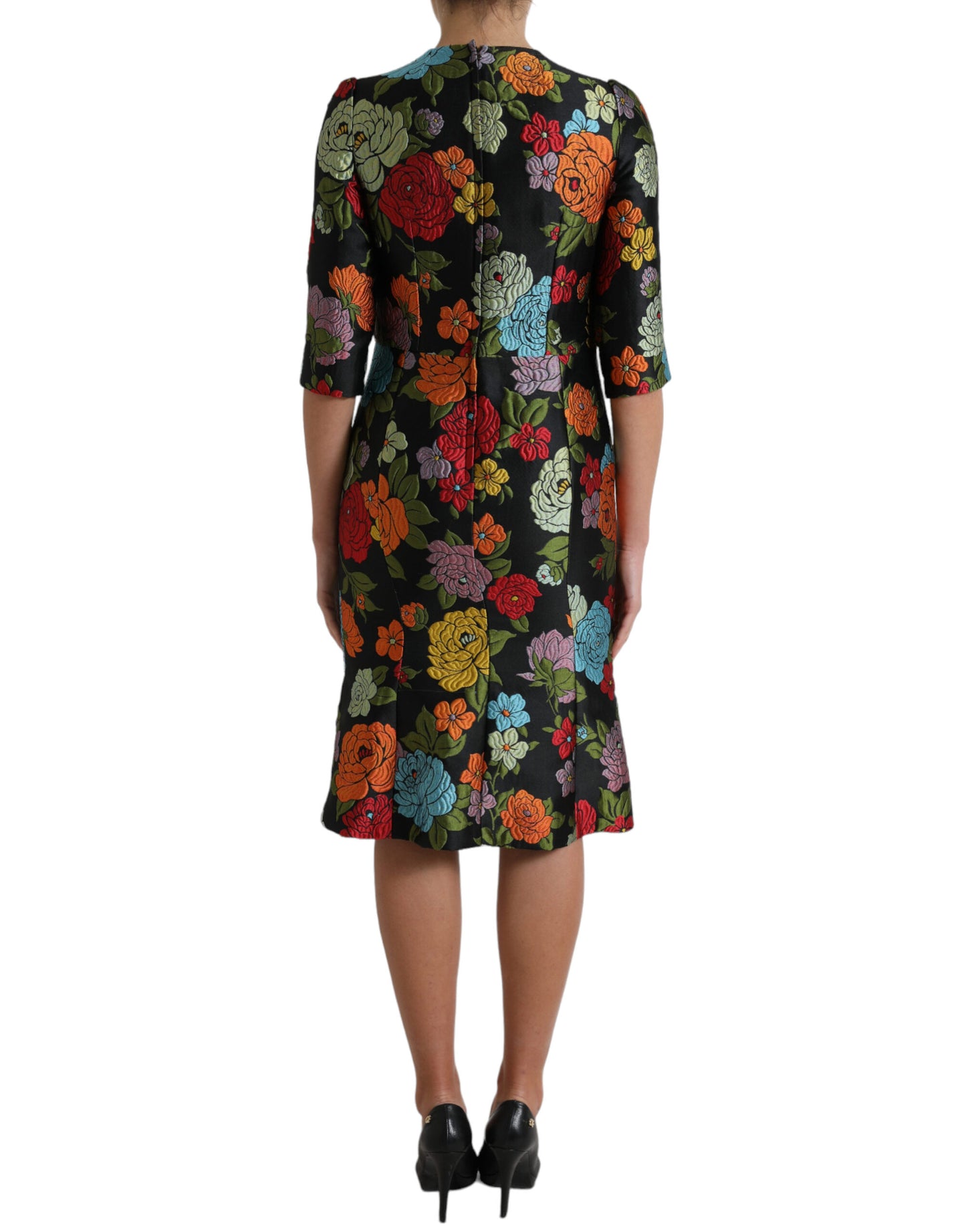Elegante vestido tubo con bordado floral