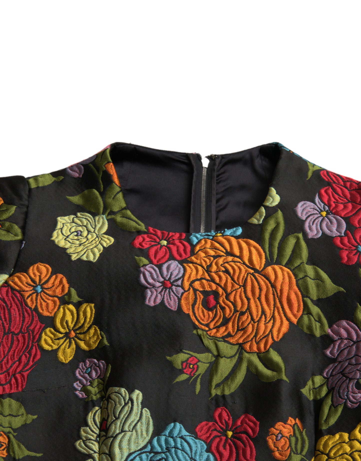 Elegante vestido tubo con bordado floral