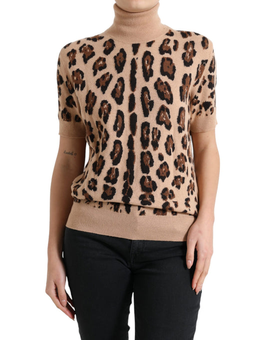 Elegante top de cuello alto de lana con estampado de leopardo beige