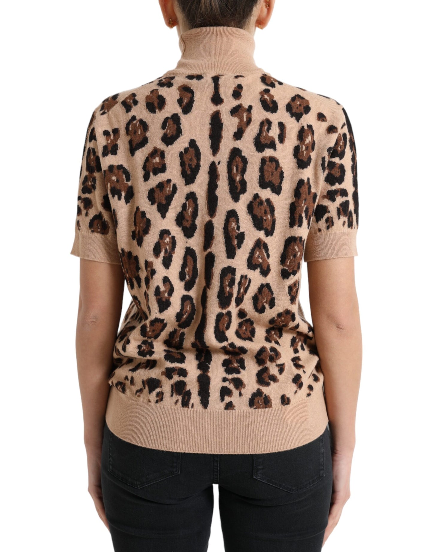 Elegante top de cuello alto de lana con estampado de leopardo beige