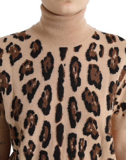 Elegante top de cuello alto de lana con estampado de leopardo beige