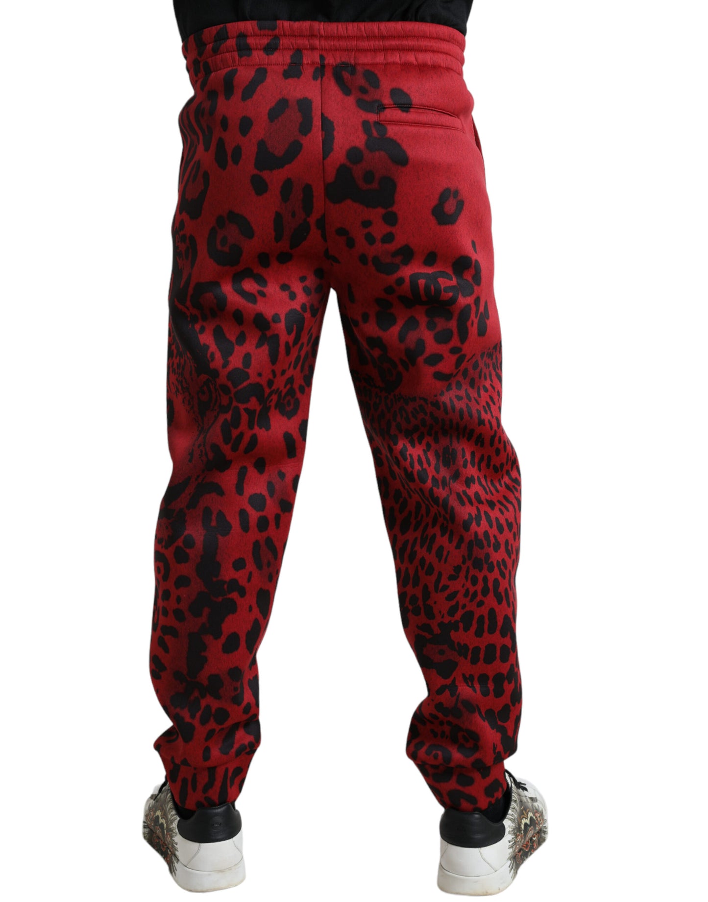 Elegantes pantalones deportivos con estampado de leopardo en rojo y negro