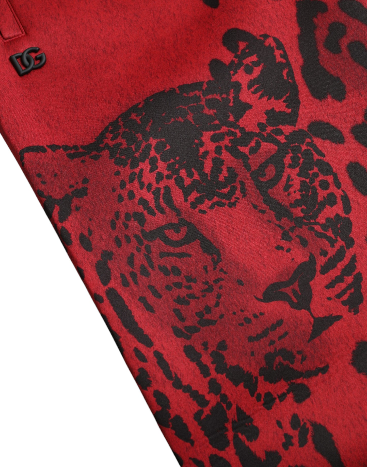 Elegantes pantalones deportivos con estampado de leopardo en rojo y negro
