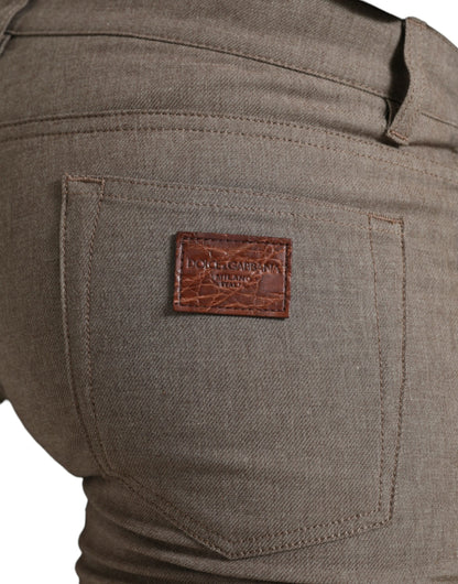 Elegantes pantalones ajustados de algodón elástico marrón