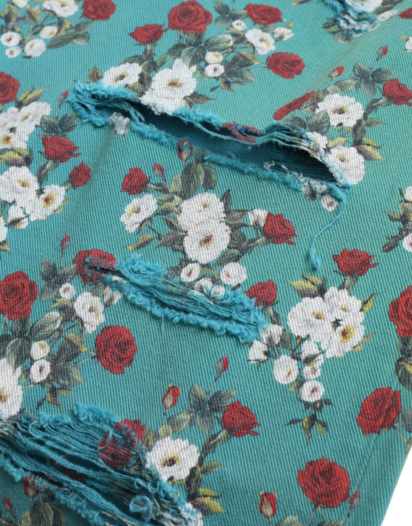 Vaqueros pitillo con estampado floral chic
