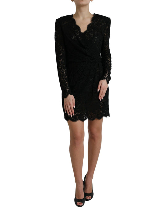 Elegante minivestido negro de encaje floral