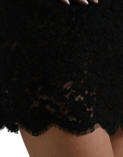 Elegante minivestido negro de encaje floral