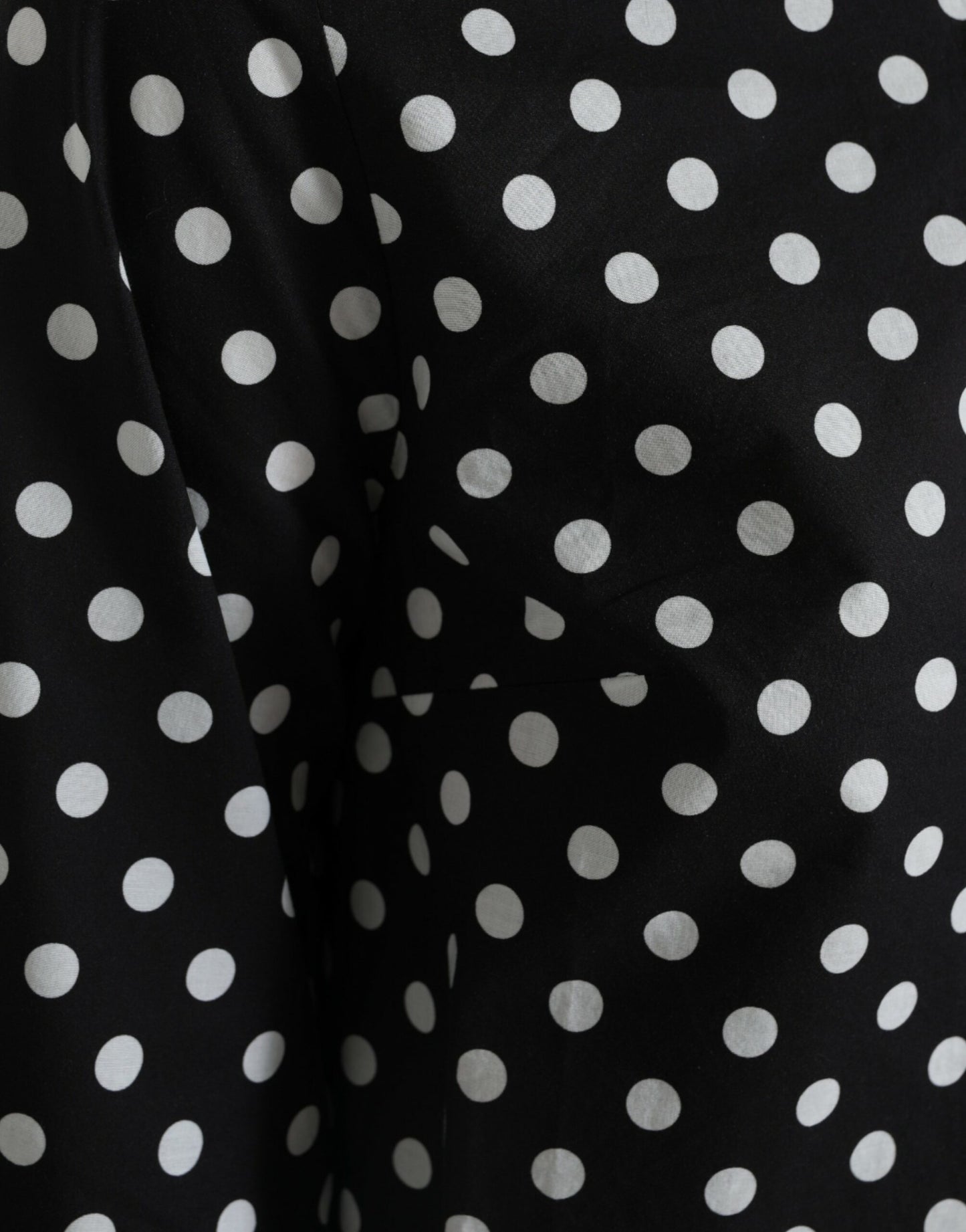 Elegante minivestido recto de lunares