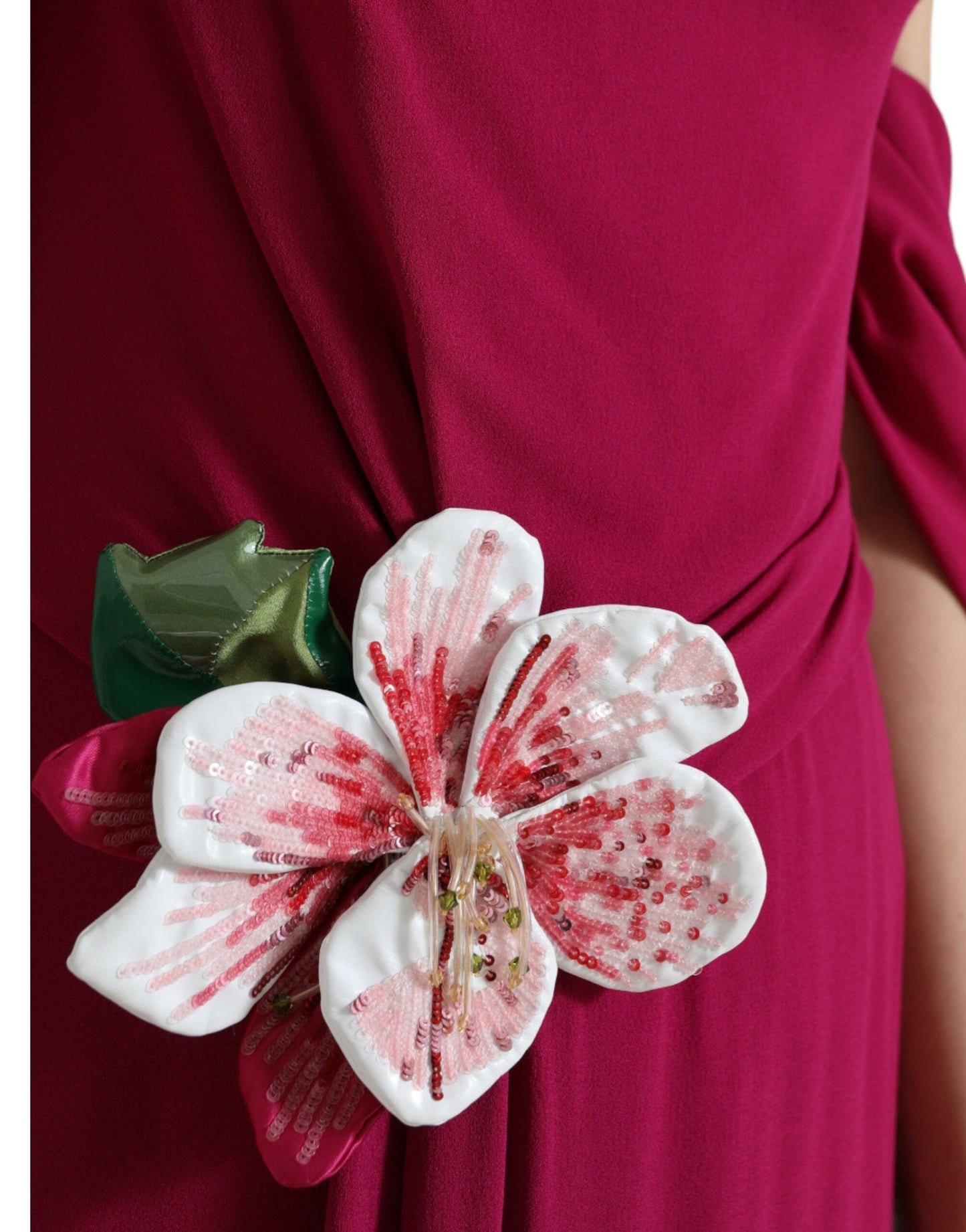 Elegante vestido midi de seda morada