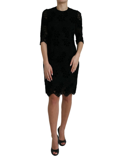 Elegante vestido tubo de encaje floral