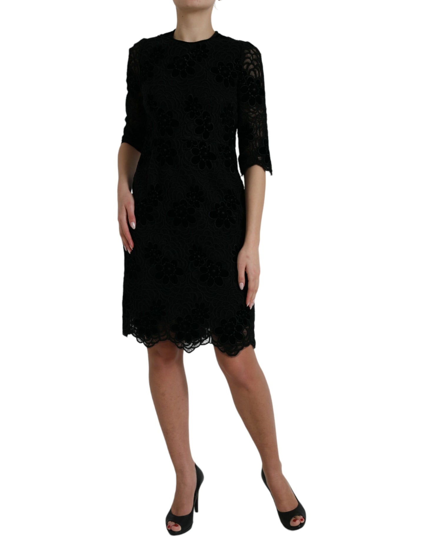 Elegante vestido tubo de encaje floral