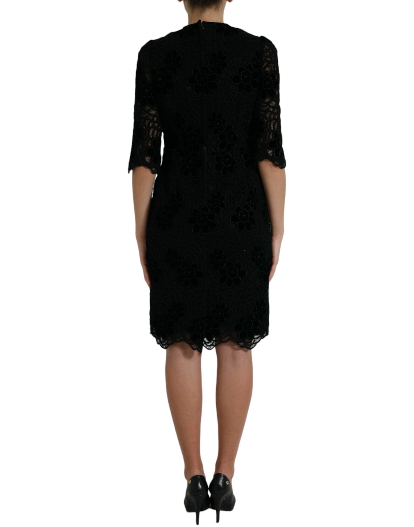 Elegante vestido tubo de encaje floral