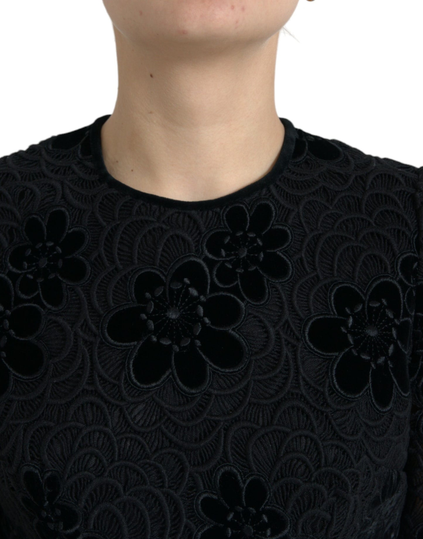 Elegante vestido tubo de encaje floral