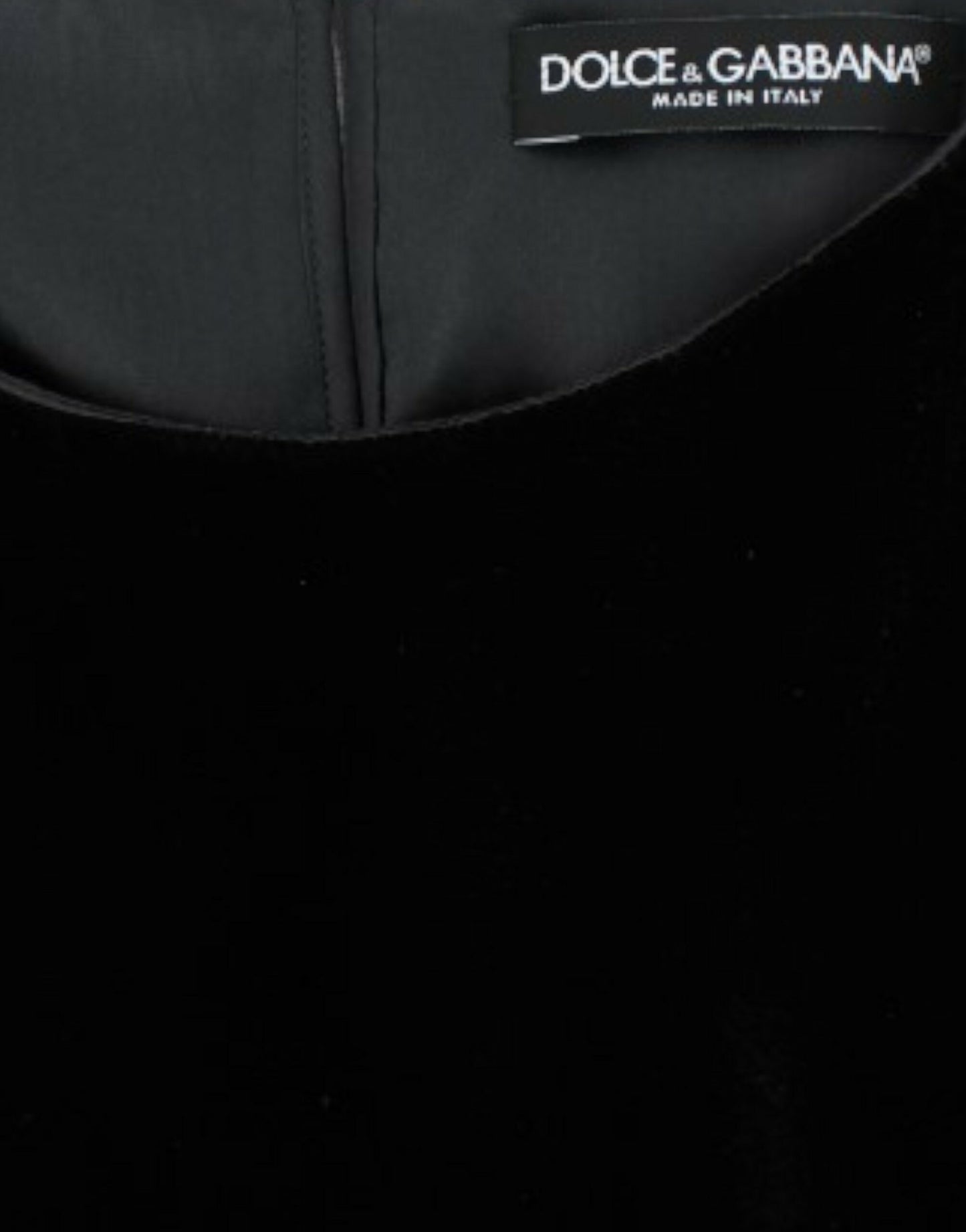 Encantadora blusa de terciopelo de manga corta