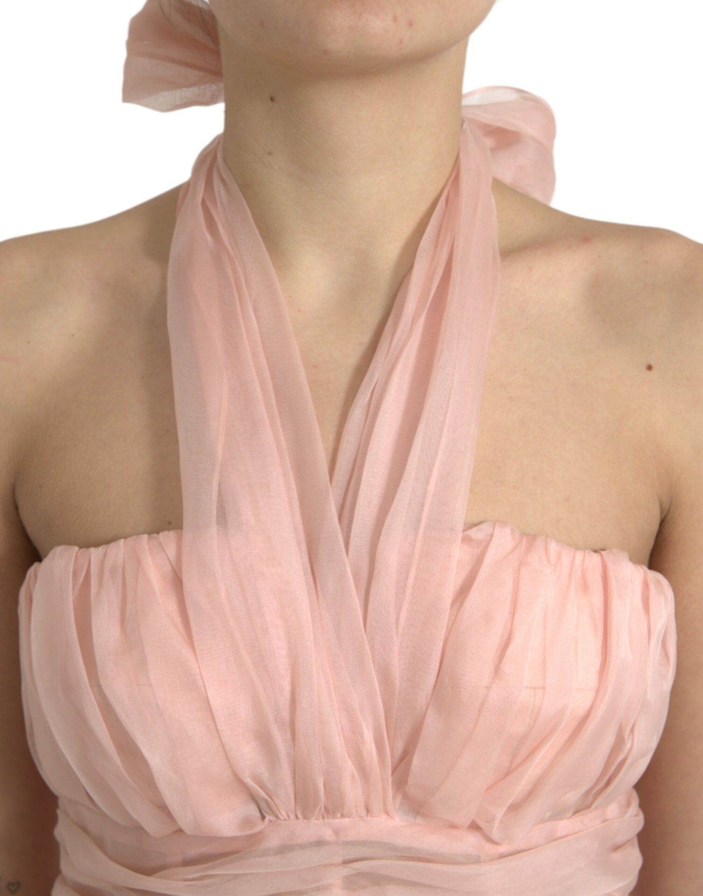 Elegante vestido midi de gasa de seda con cuello halter