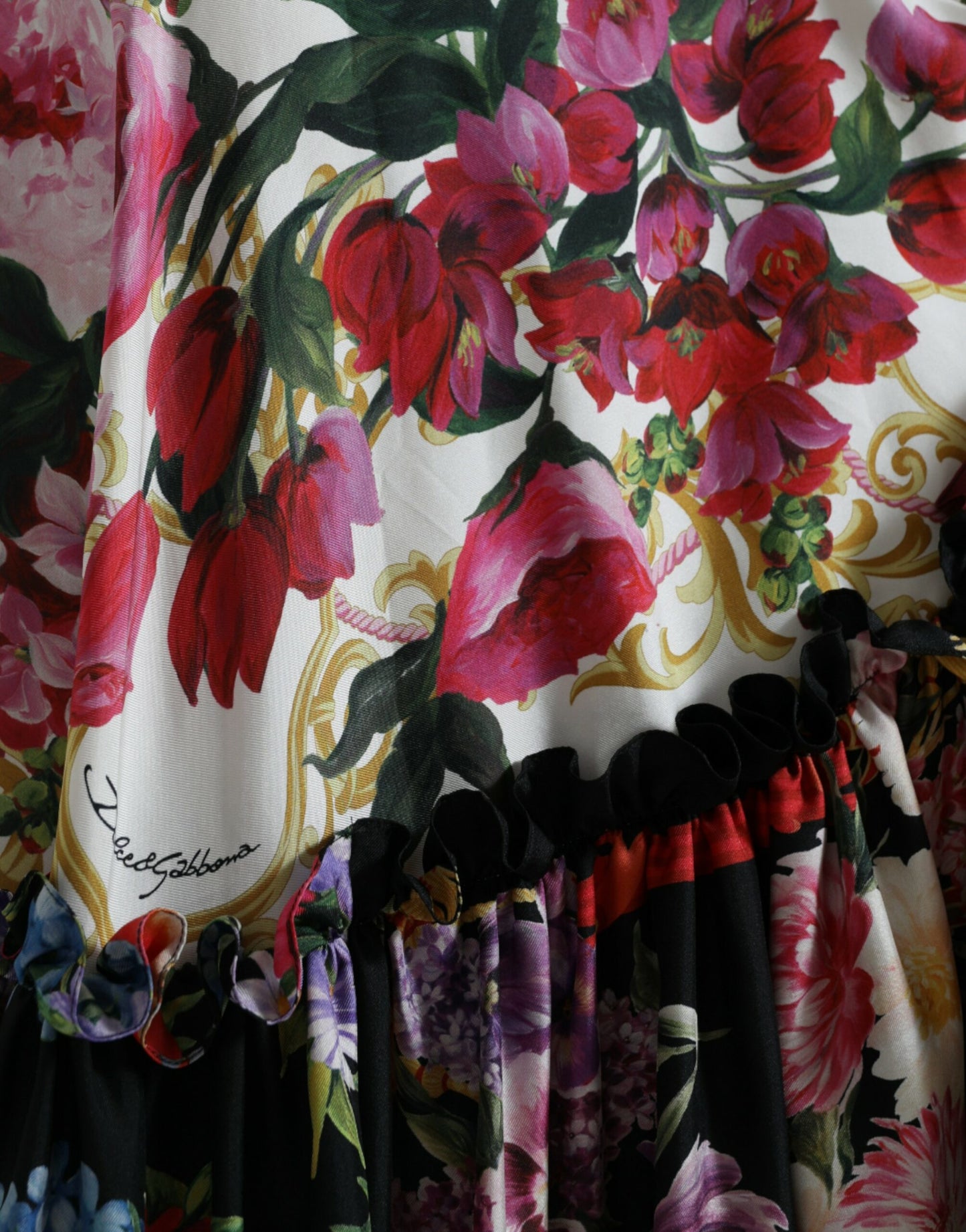 Elegante vestido largo de seda floral