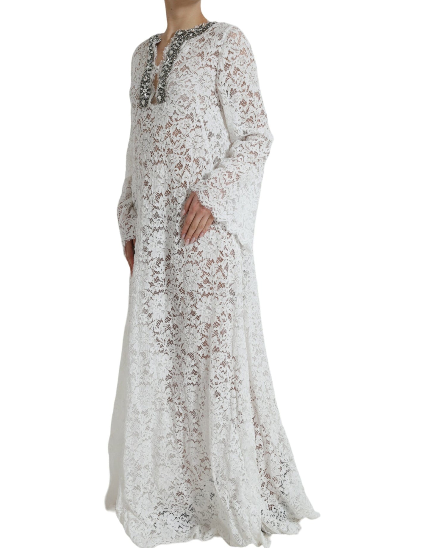 Elegante vestido blanco recto con adornos de cristal
