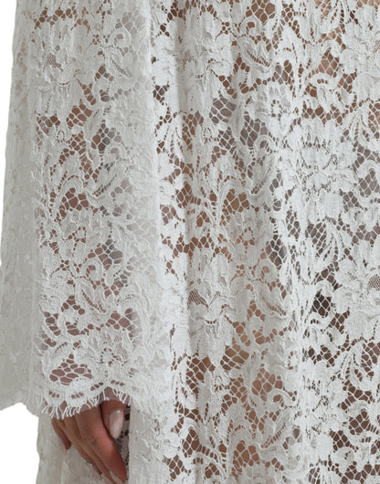 Elegante vestido blanco recto con adornos de cristal