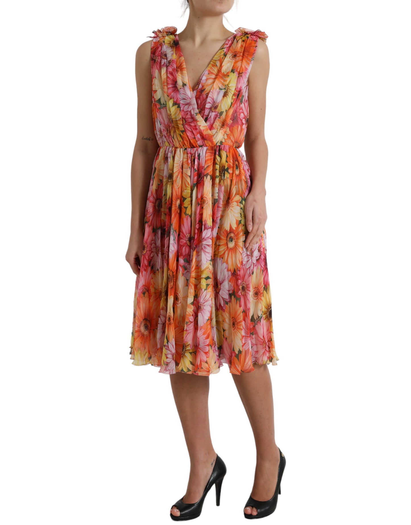 Elegante vestido midi de seda floral con escote en V
