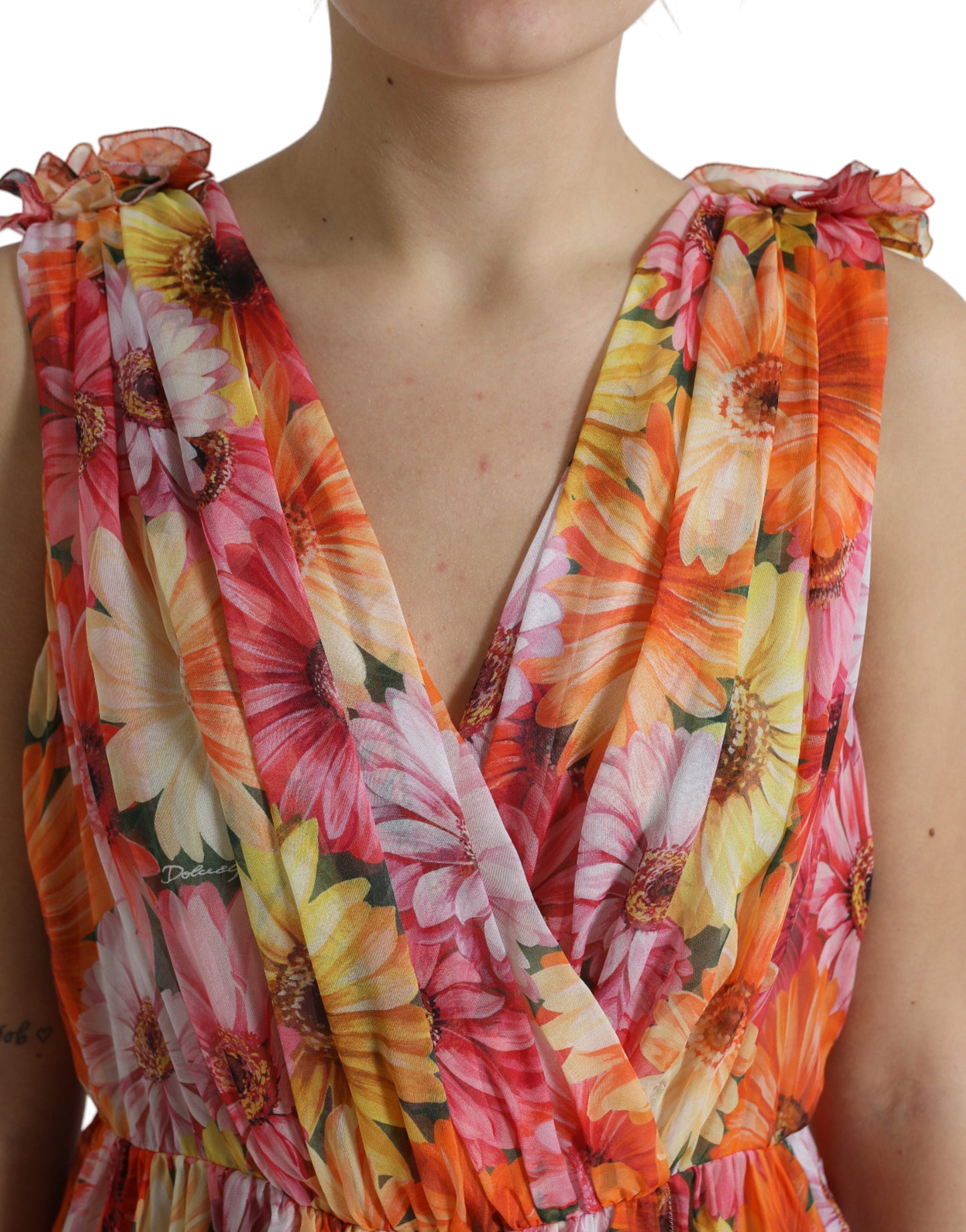 Elegante vestido midi de seda floral con escote en V