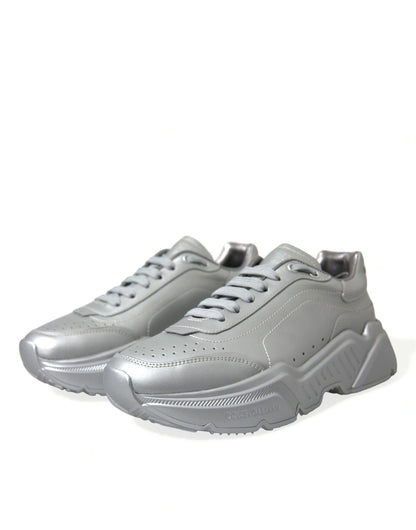 Elegantes zapatillas deportivas de piel de becerro plateada